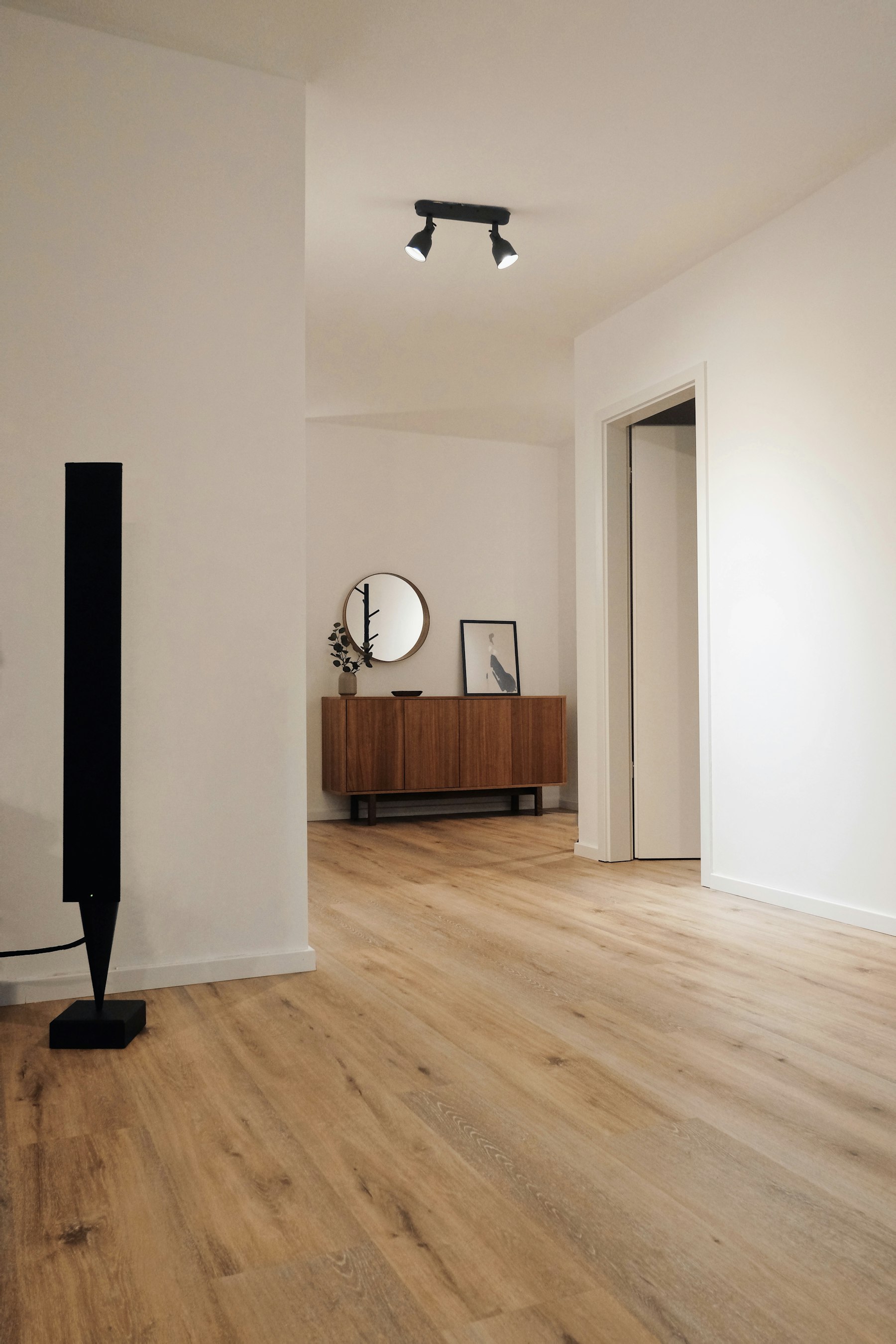 Smooth interior finish after rhinolite