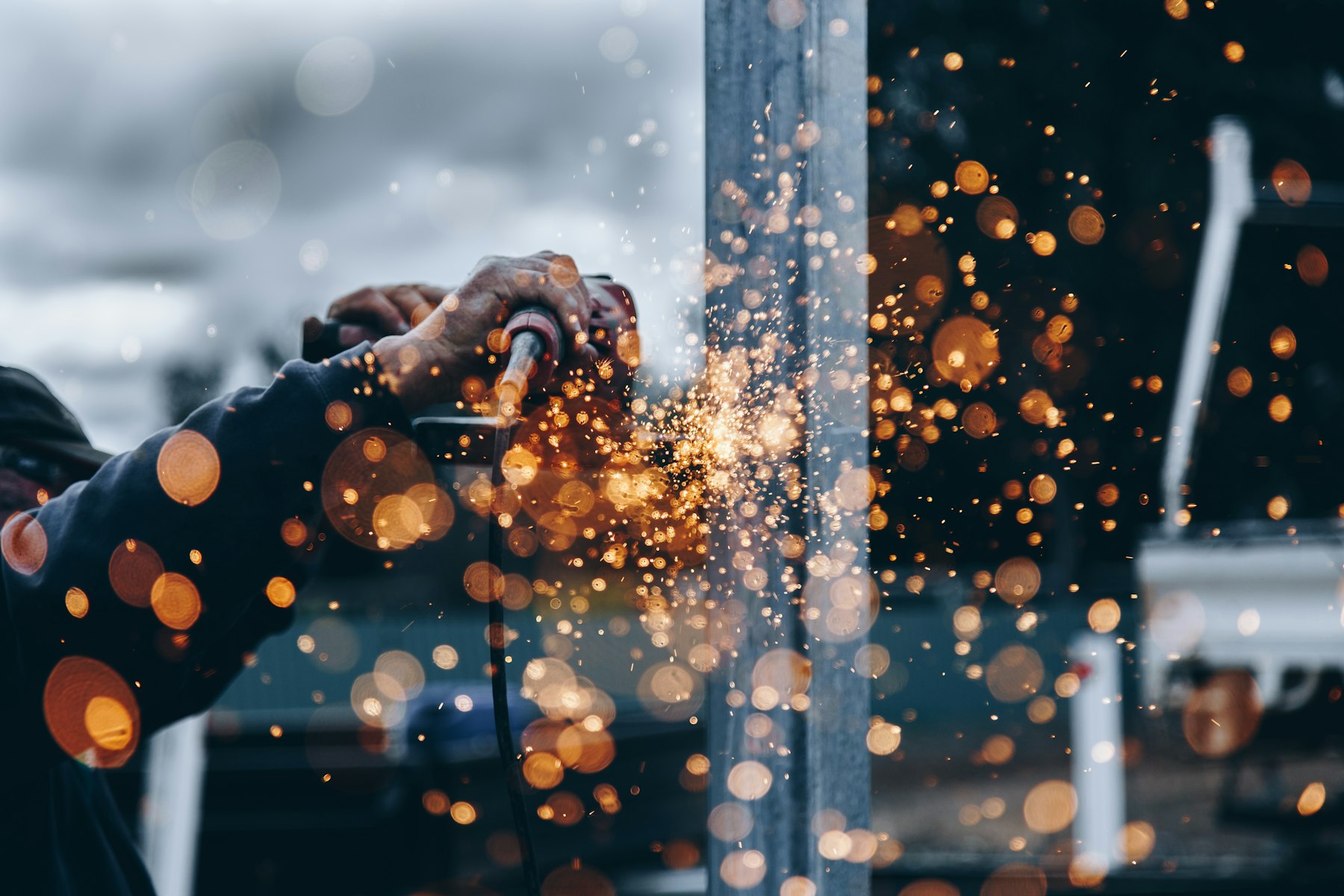 Steel fabrication with grinding sparks